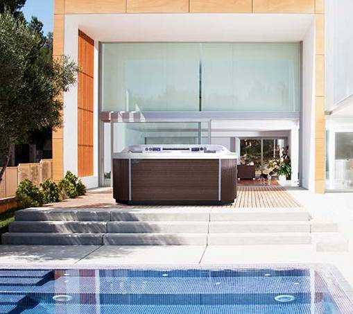 Luxury Hot Tubs by Size